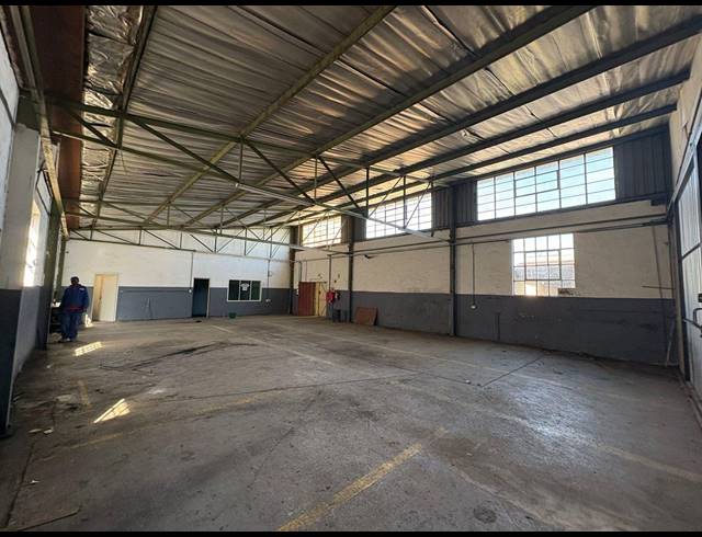 360M² WAREHOUSE TO LET IN INDUSTRIA NORTH